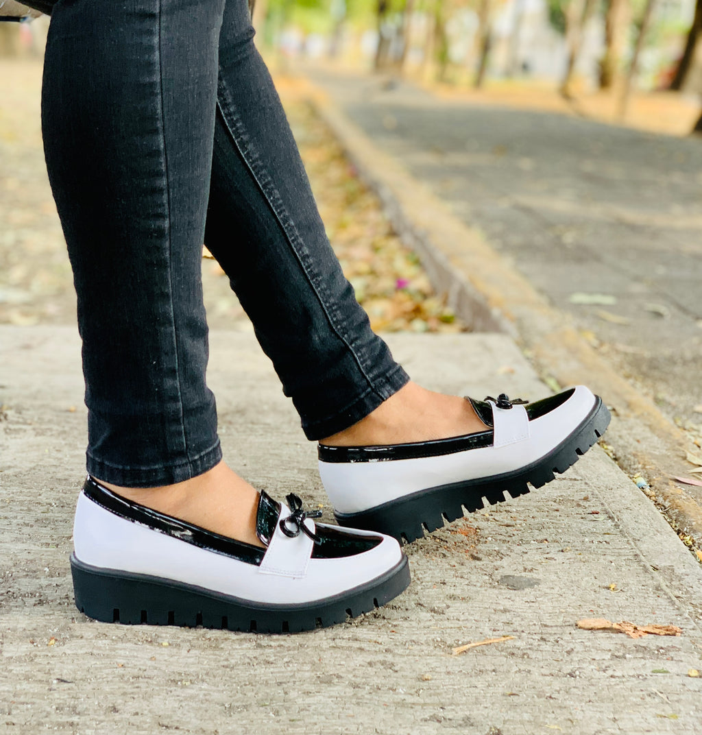 Mocasín 070 Blanco & Negro - Un Clásico!